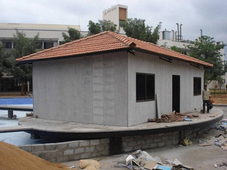Lightweight Prefabricated House with Fireproof And Shockproof Eps Cement Sandwich Panel Cabin